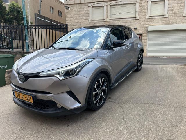 מודעת רכב טויוטה C-HR