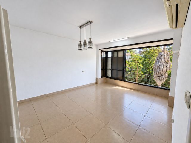 Holon, Israel 3