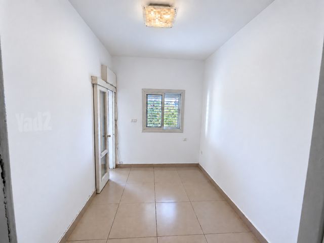 Holon, Israel 6