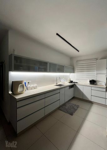 Holon, Israel 4