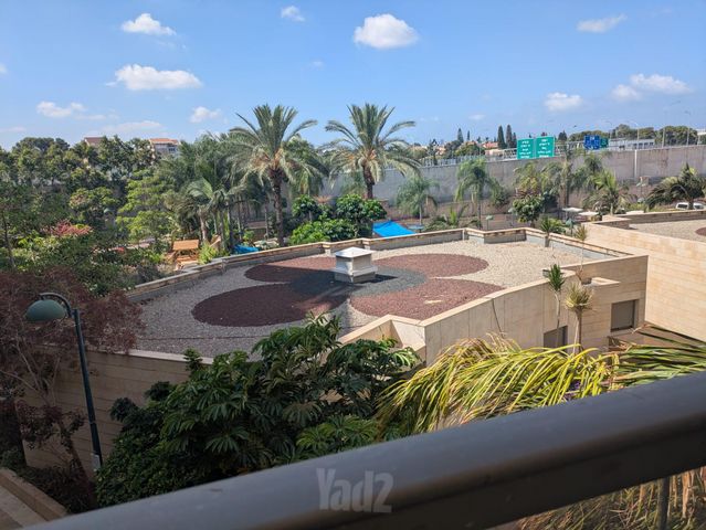 הפרחים 15