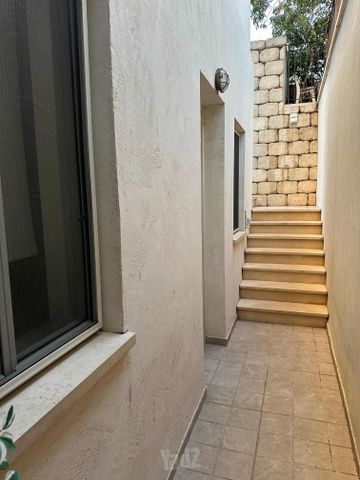 האביב 23