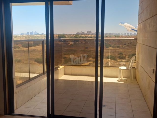 Holon, Israel 3