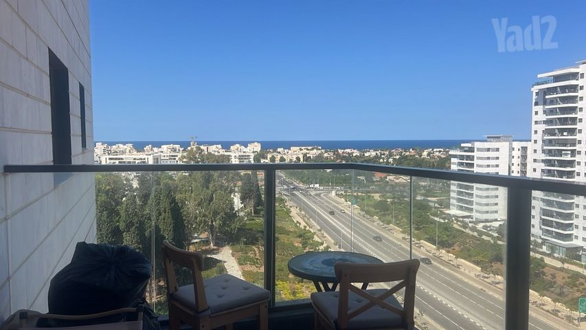הצנחנים 18