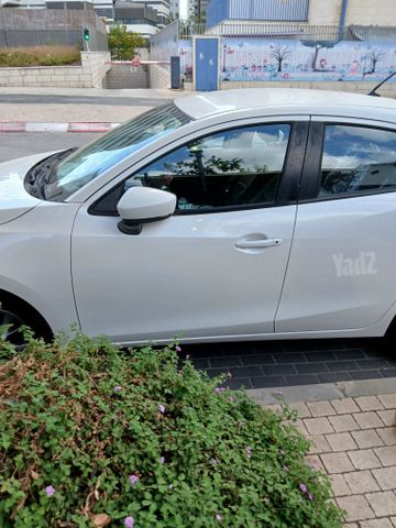 מודעת רכב מאזדה 2