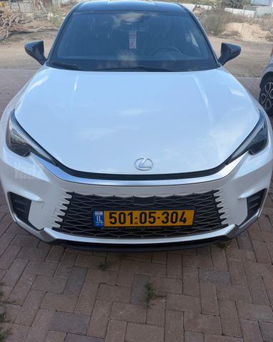 מודעת רכב לקסוס  LBX