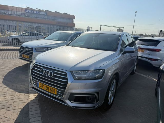 מודעת רכב אאודי Q7