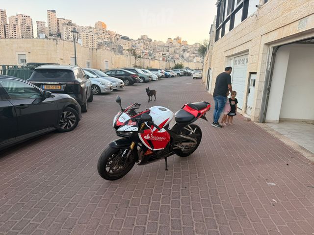 מודעת רכב הונדה CBR600RR