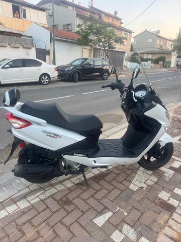 מודעת רכב סאן יאנג ג'וי רייד 200