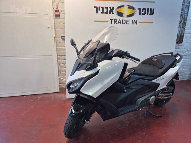 מודעת רכב קימקו AK 550