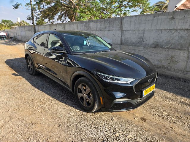 מודעת רכב פורד מוסטנג Mach-E