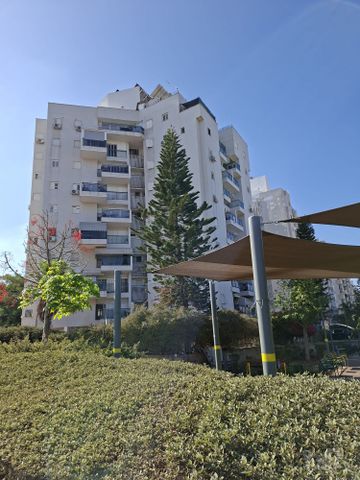 הדוגית 70