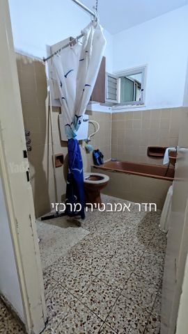 Holon, Israel 3