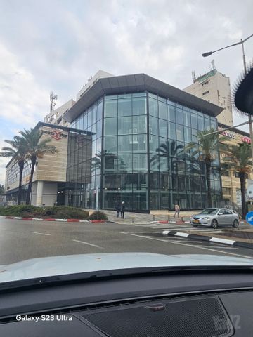 חנויות/ שטח מסחרי