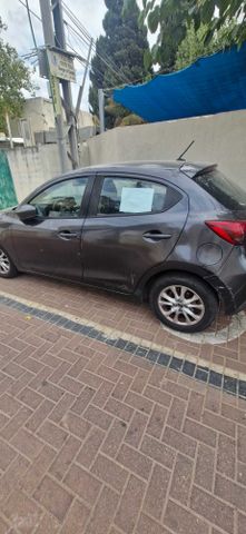 מודעת רכב מאזדה 2