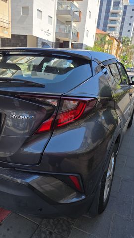 מודעת רכב טויוטה C-HR