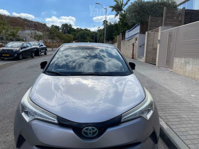 מודעת רכב טויוטה C-HR