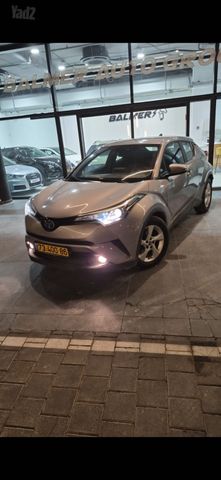 מודעת רכב טויוטה C-HR