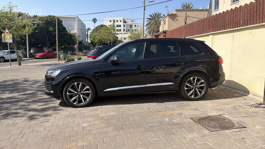 מודעת רכב אאודי Q7