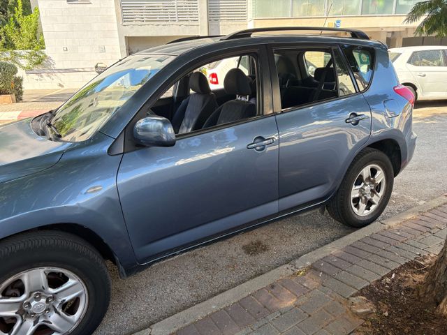 מודעת רכב טויוטה RAV4