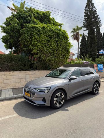 מודעת רכב אאודי E-tron