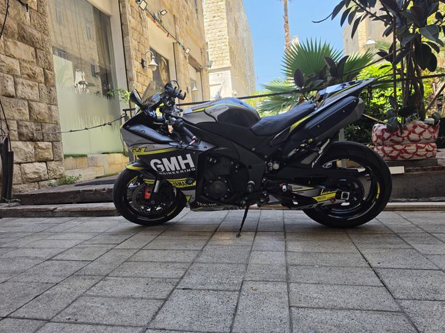 מודעת רכב ימאהה YZF-R1