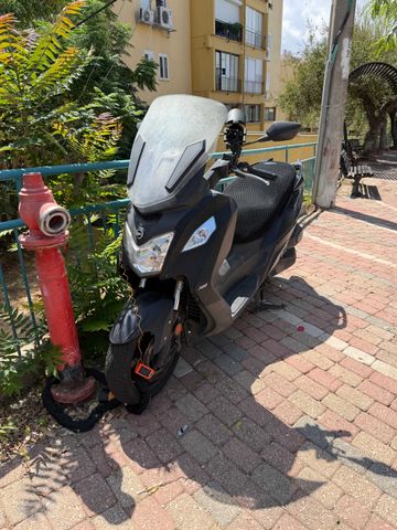 מודעת רכב סאן יאנג ג'וי-מקס Z-300