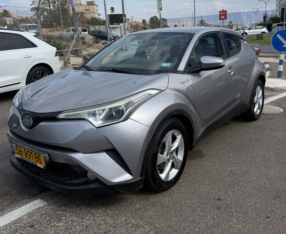 מודעת רכב טויוטה C-HR