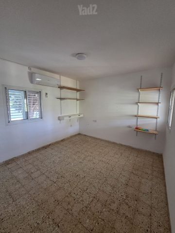 עירית 1