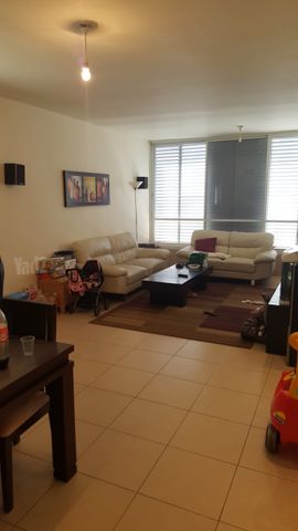מודעת נכס, כפר סבא