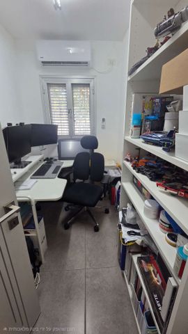 Holon, Israel 9