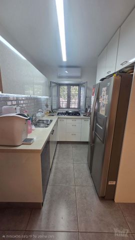 Holon, Israel 10
