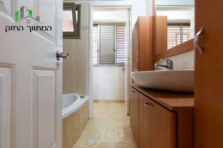 Holon, Israel 7