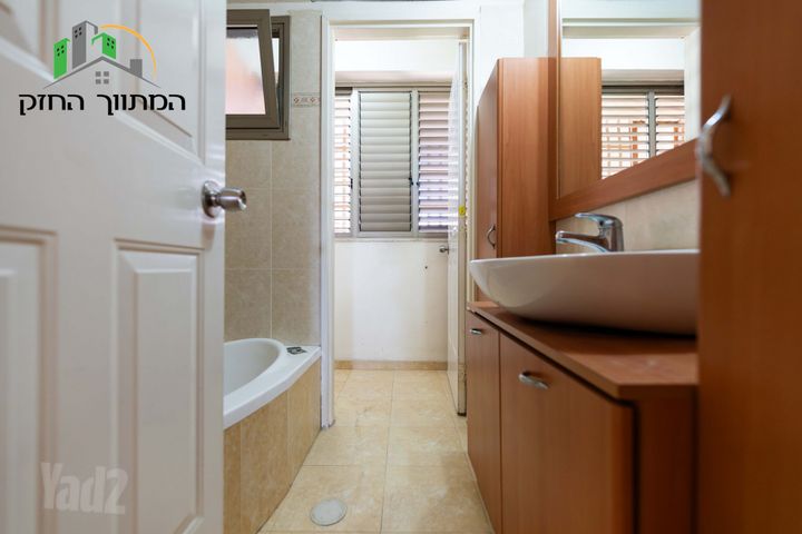 Holon, Israel 4