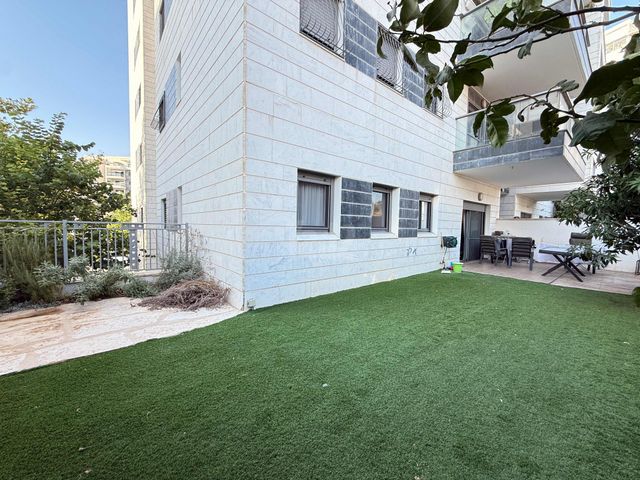 רקפת 9