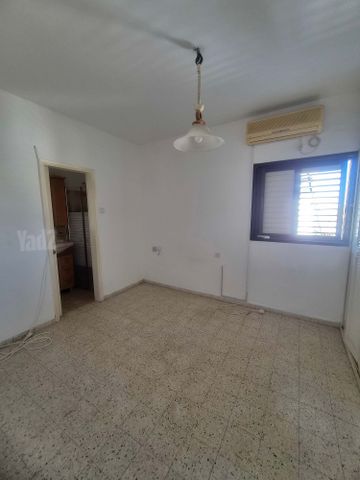 Holon, Israel 4
