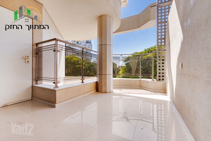 Holon, Israel 2