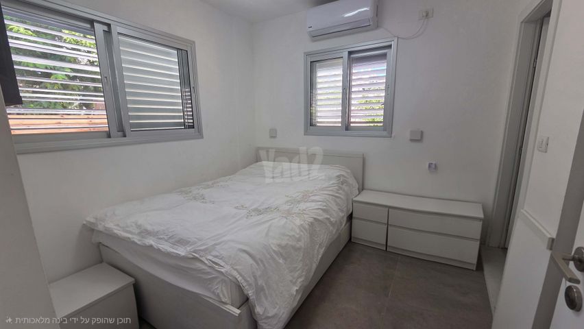 Holon, Israel 13