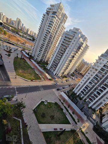 Holon, Israel 7
