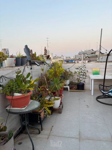 Holon, Israel 15