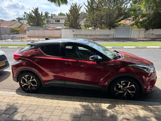 מודעת רכב טויוטה C-HR