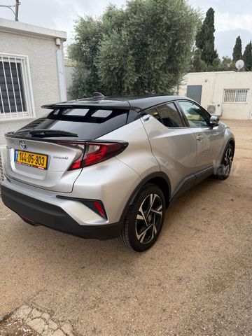 מודעת רכב טויוטה C-HR