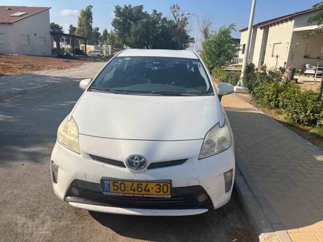 מודעת רכב טויוטה פריוס