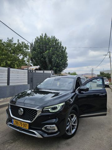 מודעת רכב אם ג'י EHS PHEV