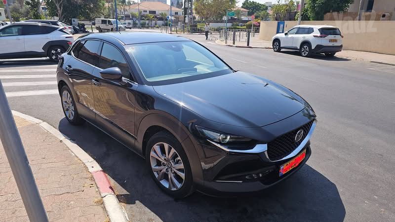 מודעת רכב מאזדה CX-30