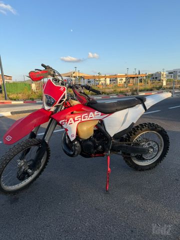 מודעת רכב גאס-גאס EC300