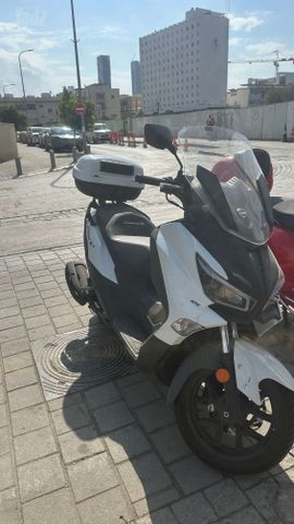 מודעת רכב סאן יאנג ג'וי-מקס 125