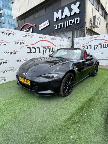מודעת רכב מאזדה MX-5