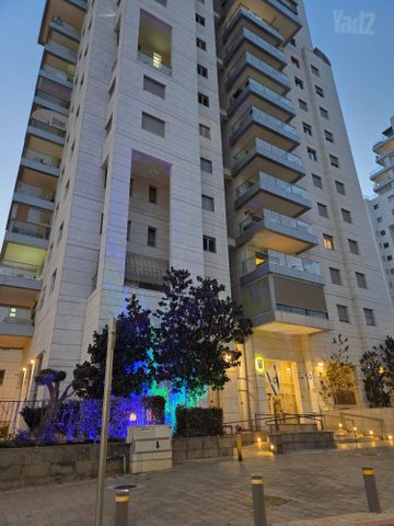 Holon, Israel 8