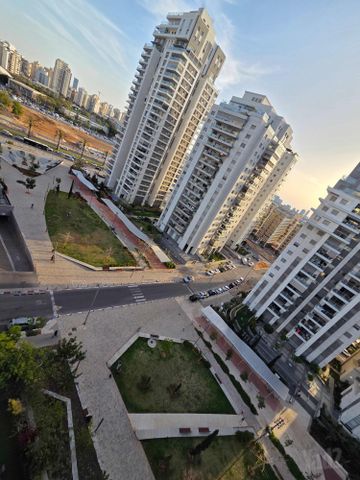 Holon, Israel 6